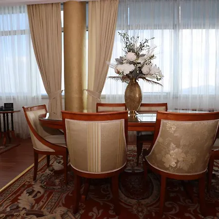 Integra Aparthotel *