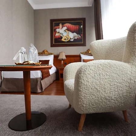 Integra Aparthotel *